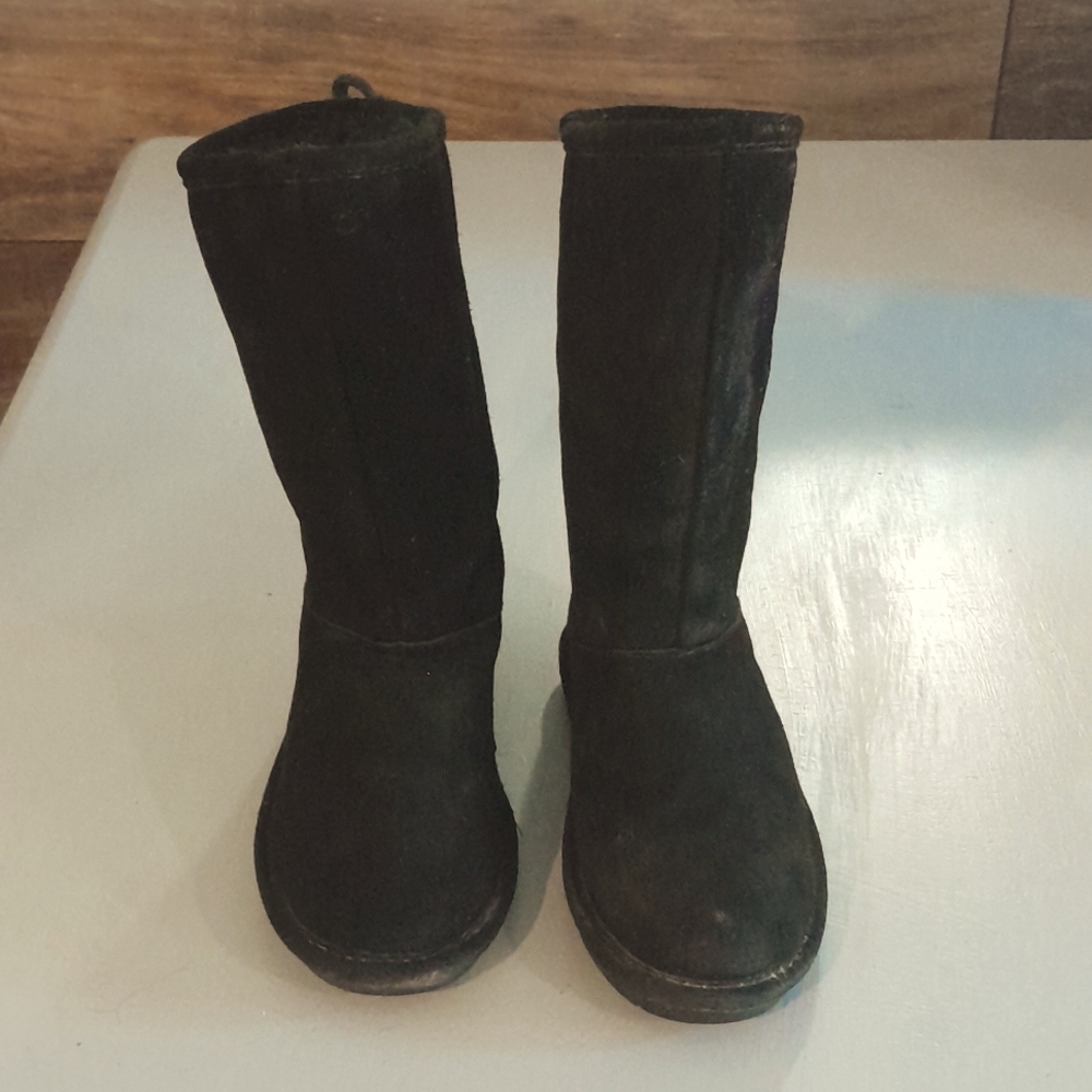 Girls size youth 3, Bearpaw boots, and black